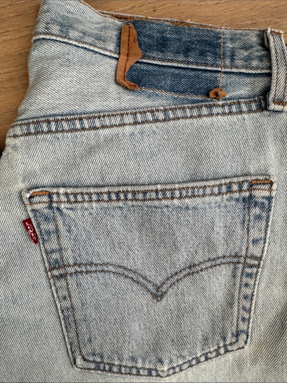 Vintage 501’s Levi's Light Wash Straight Jeans - Picture 2 of 11